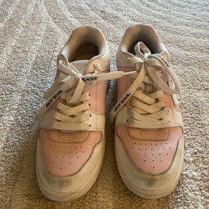 Off-White Sneaker Size 7